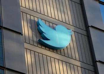 Musk to start restoring banned Twitter accounts next week