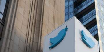 Twitter removes controversial new policy prohibiting links to other social networks