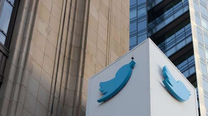 Twitter removes controversial new policy prohibiting links to other social networks