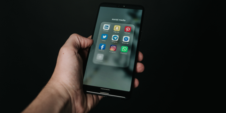 PAKISTAN: Police officers barred from social media activity without approval