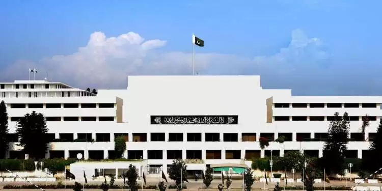 National Assembly Speaker Ayaz Sadiq Slams IT Department Over 10-Year Digitalisation Failure