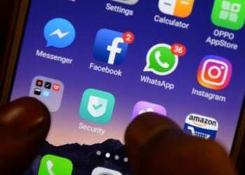 Fake job groups on WhatsApp are used to lure victims into scams.